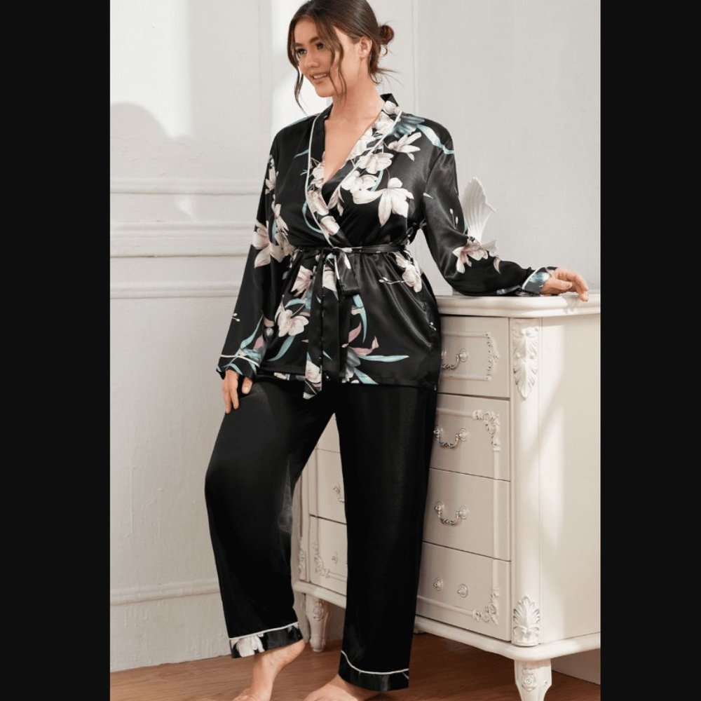 🌟NEW, CHIC*- Plus Size Floral Belted Robe and Pants Pajama Set | OFFERS WELCOME - Picture 3 of 6